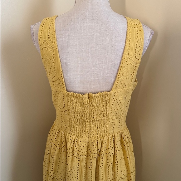 ADELYN RAE Elegant Yellow Lace Midi Dress - Picture 9 of 13